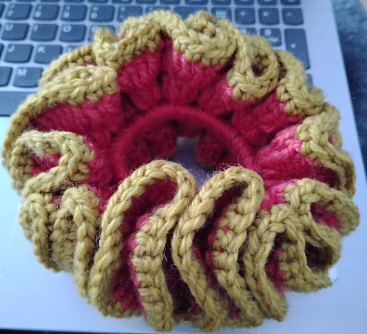 Colorful Ruffles Scrunchie two-tone color crochet