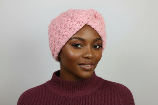 Bandeau cache-oreilles pr femme au crochet en rose, fait à la main, élégant et pratique pour l'hiver.