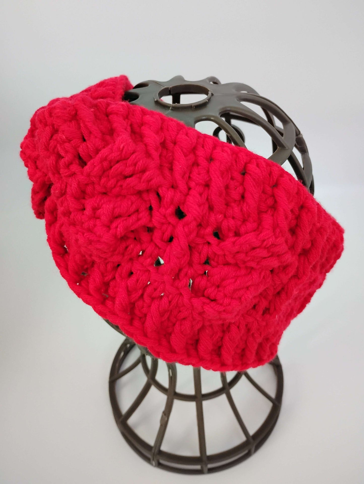 Soft alpaca wool headband displayed on a mannequin, showcasing its vibrant red color and plush texture.